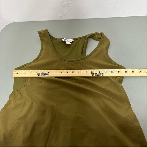 Athleta Women's Green Sleeveless Athletic Workout Running Shirt Top Medium Green - Picture 7 of 8